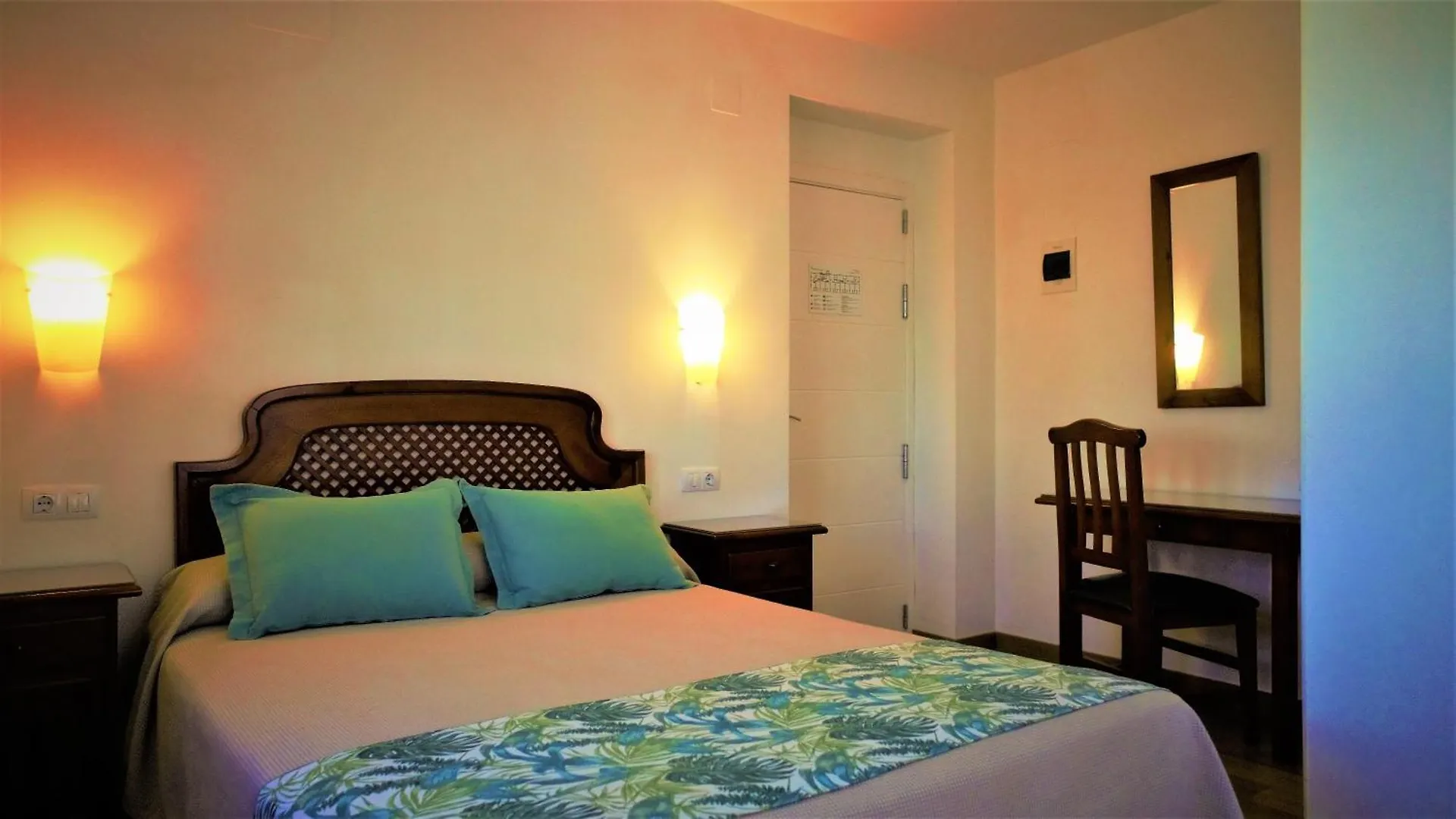 Hotel Ayamontino 푼타움브리아 2*,  스페인