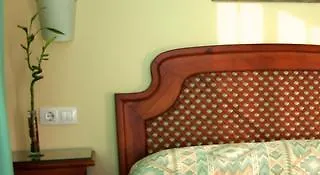 Hotel Ayamontino 푼타움브리아