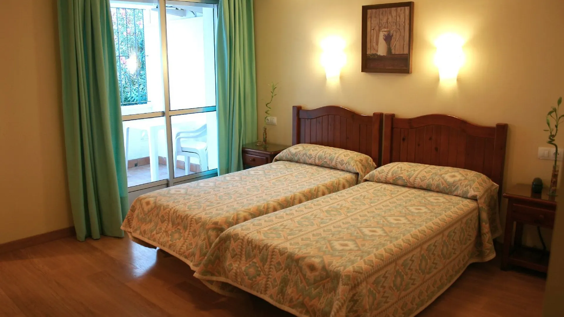 Hotel Ayamontino 푼타움브리아 2*,